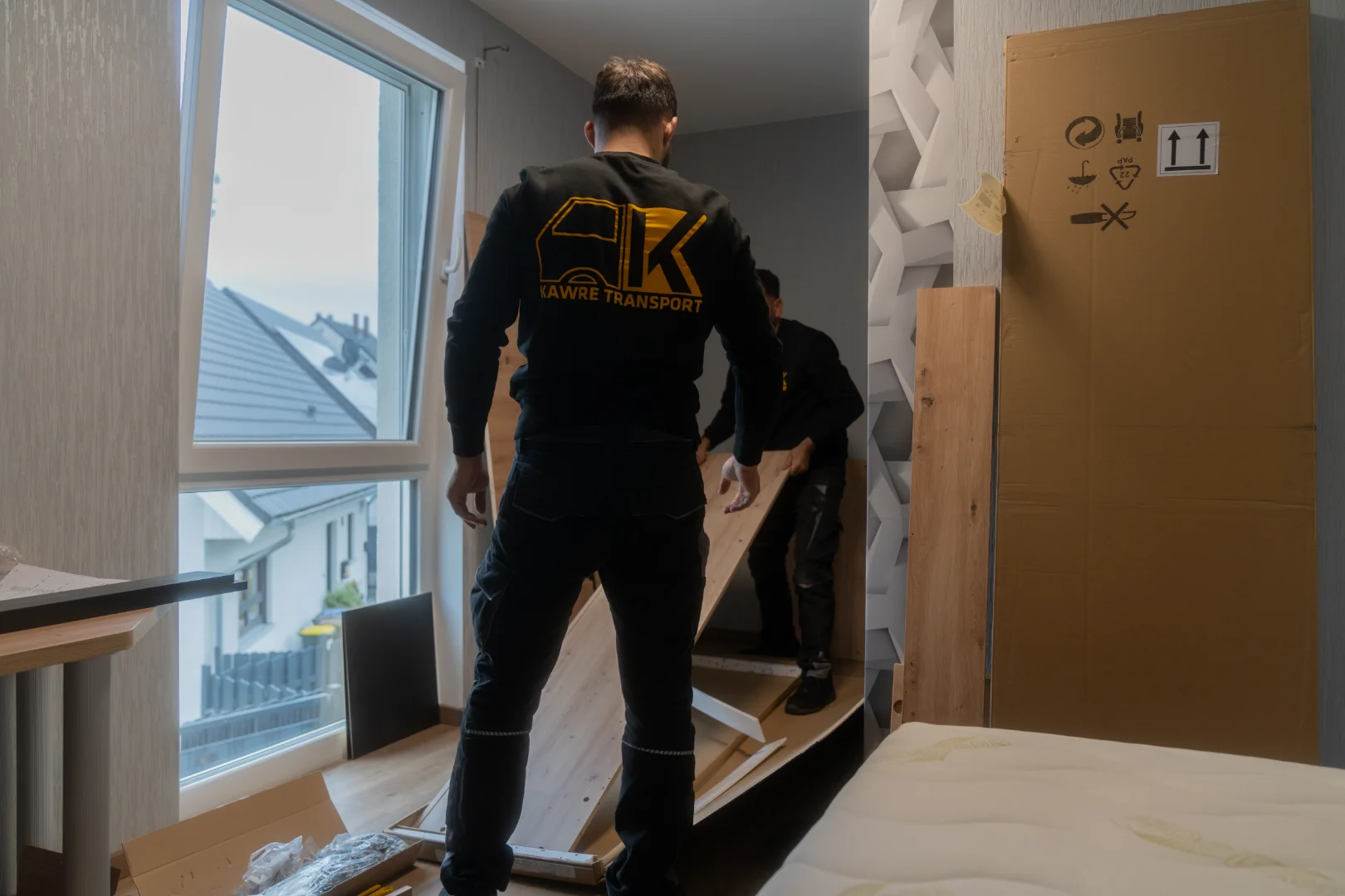 kawre-transport-umzug-montage-schrank-schrauben-02