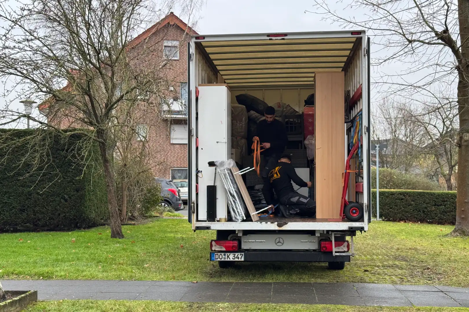 kawre-transport-umzug-moebel-tragen